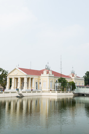 Phra Thinang Warophat Phiman Building at Bang Pa-In Palace, Thailand.のeditorial素材