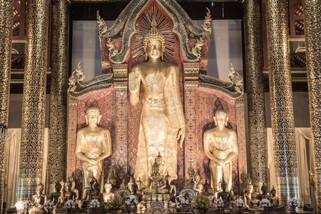 Standing Buddha  at Wat Chedi Luang Temple, Thailand.のeditorial素材