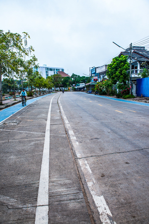 Road beside Kwan Phayao lake, Thailand.のeditorial素材