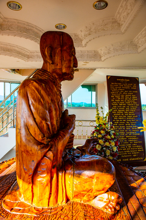 Guan Yin statue made from wood in Hyuaplakang temple, Thailand.のeditorial素材