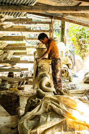 LAMPANG, THAILAND - March 6, 2020 : Ceramic Factory in Lampang Province, Thailand.のeditorial素材