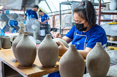 LAMPANG, THAILAND - March 6, 2020 : A woman is decorating ceramic vase, Lampang Province.のeditorial素材