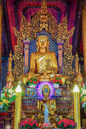 Old Buddha statue in Nantaram temple, Thailand.のeditorial素材