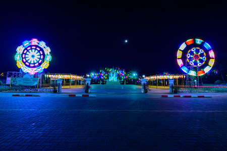 PHAYAO, THAILAND - December 11, 2019 : King Ngam Mueang Monument with Decorative Lanna Lanterns beside Kwan Phayao Lake, Thailand.のeditorial素材