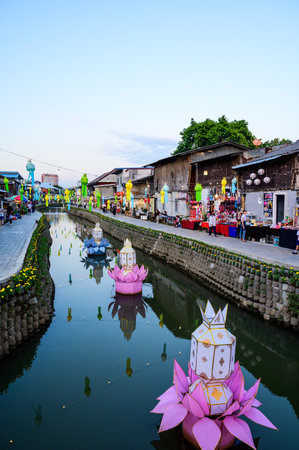 CHIANG MAI, THAILAND - November 10, 2022 : Klong Mae Kha Floating Market in Chiang Mai Province, Chiang Mai Province.のeditorial素材