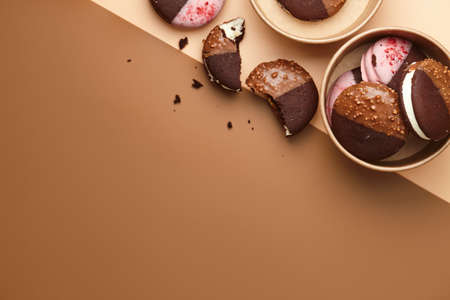Whoopie pie desserts in boxes on color backgroundの写真素材