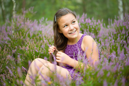 Girl in heather flowers, outdoor shootの写真素材