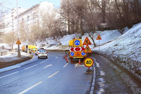 Moscow, Russia. 02.16.2019 Conducting road works in Moscow. In the winter.Preobrazhenskaya embankmentのeditorial素材