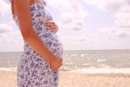 a pregnant woman on the beachの写真素材