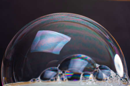 Air bubbles inside water base form patterns