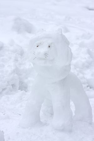 cold winter snow lion stick fun mammaの写真素材