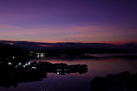 floating village at dawn in Kanchanaburee, Thailandの写真素材