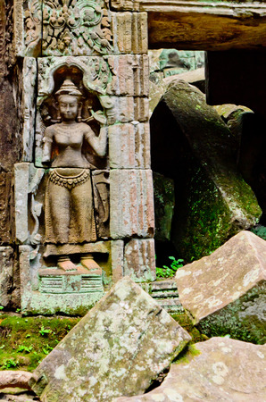 sculpture of Apsara at Ta prohm, Angkor Thomの写真素材