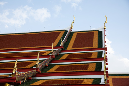 Side view of the roof of the Royal temple in Bangkok with blue and white skyのeditorial素材