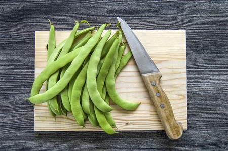 Fresh green beans ready to eat, green bean with knife,の写真素材