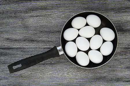 pans and eggs to make an omeletの写真素材