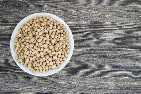 dry chickpea pictures in the wooden floor, ready to cook dried chickpeas dishの写真素材