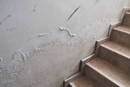 mold molded due to moisture, moisture and paint spill, mold and moisture on the wall,の写真素材