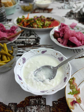 dishes and leftovers left over after eating, dishware and leftovers,の写真素材