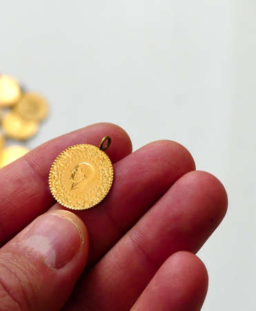 2022 world economic crisis, and the Turkish state standing in the white background, quarter gold, quarter gold prices, increase in gold prices,の写真素材