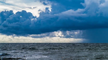 Thundercloud approaching bearing rain over an upset seaの写真素材