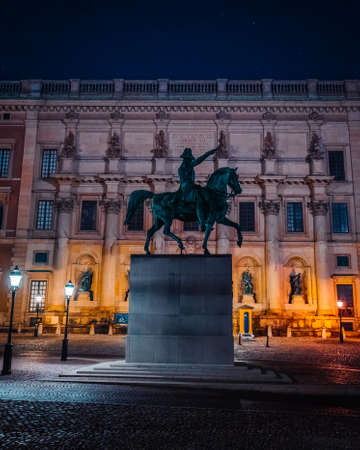 14 February 2020, Stockholm SwedenÑ Gustav II Adolfs Statue at night.のeditorial素材