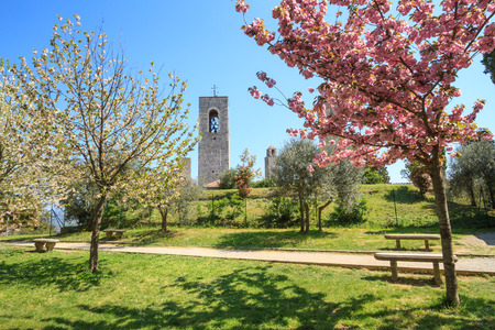 San Gimignano, April 2017:  View of medieval fortress famous as the Town of Fine Towers , on April 2017 in San Gimignano, Siena, Tuscany, Italyの写真素材