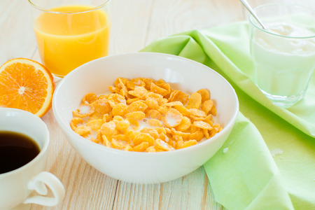 boul with corn flakes and green napking on a table