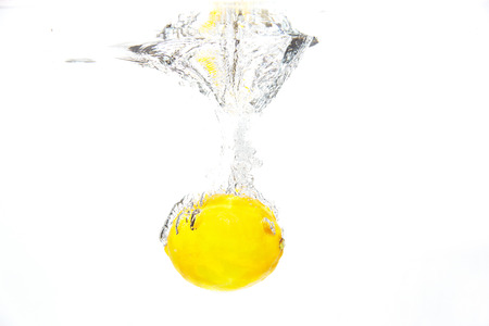 the lemon under the waterの写真素材