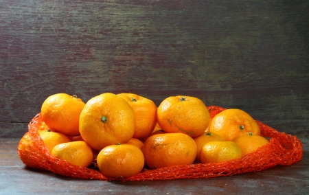 orange on wood,  still life.の写真素材