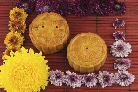 Moon cakes are a popular Chinese dishes to eat in the middle of autumn の写真素材