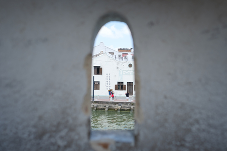 MALACCA, MALAYSIA - FEBRUARY 04, 2018: tourists making photo for memories on streetのeditorial素材