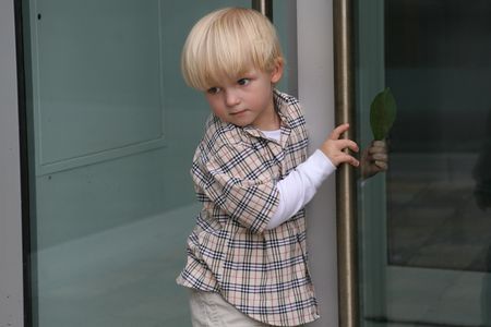 kid opened doorsの写真素材