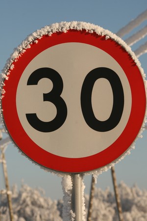winter speed limit sign