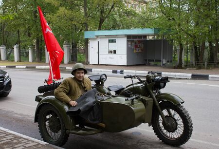 Fryazino, Moscow region / Russian Federation 05.09.2019.
Motor race in honor of Victory Day. Guy in a military uniform of past years. Holiday Victory Day.のeditorial素材