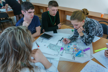 Millerovo/ Rostov region/ Russia - 31 March 2018: Workshop in the city of Millerovo with young schoolchildren and architects are developing a project of a city park and a streetのeditorial素材