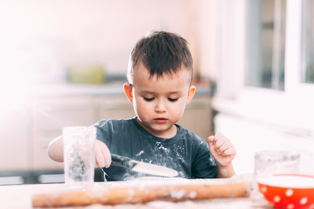 The child makes dough dumplings or dumplings is fun with enthusiasmの写真素材