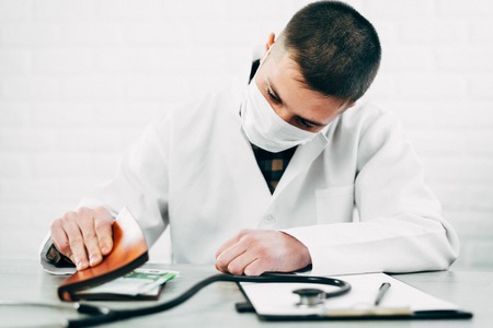 The doctor takes a bribe, put in a notebook that no one saw