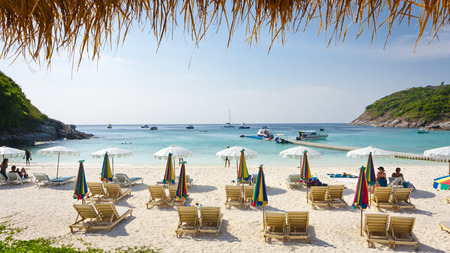 bueatiful sky nice sea white sand beachのeditorial素材