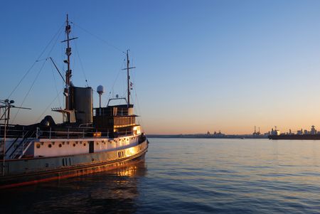 yacht at sunset の写真素材
