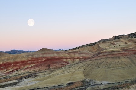 Painted Hills at sunset and moonrise,  Mitchell, Oregonの写真素材