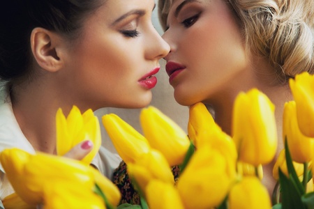 Summer style portrait of a two young ladiesの写真素材