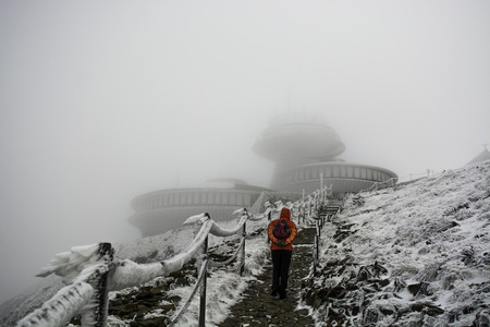?nie?ka mountain in the Giant Mountains in winter robeの写真素材