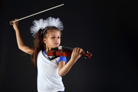 girl with violinの写真素材