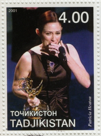 TADJIKISTAN - CIRCA 2001 : Stamp printed in Tadjikistan shows prizer 53rd Annual Emmy Awards -  Patricia Heaton is an American actress, circa 2001のeditorial素材