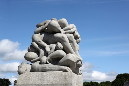 OSLO, NORWAY- JULE 26: Statues in Vigeland park in Oslo, Norway on Jule 26, 2008. The park covers 80 acres and features 212 bronze and granite sculptures created by Gustav Vigelandのeditorial素材