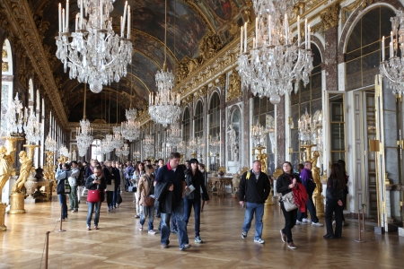 PARIS - APRIL 28. Visitors on queue for Versailles palace April, 28, 2013. The Versailles palace has been on UNESCO in World Heritage List for 30 years.のeditorial素材