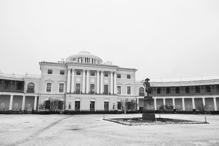 Pavlovsk, Russia - December 12, 2011: Building of the palace in Pavlovsk. Black and whiteのeditorial素材
