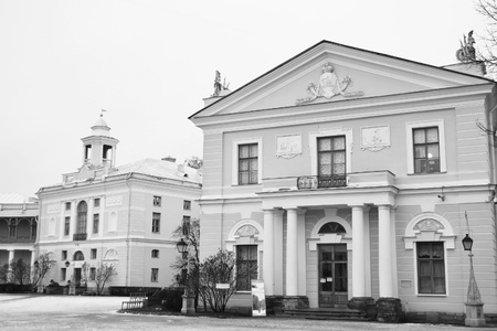 Pavlovsk, Russia - December 12, 2011: Building of the palace in Pavlovsk. Black and whiteのeditorial素材