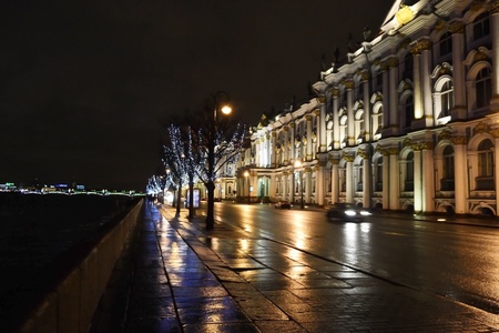 St.Petersburg, Russia - January 4, 2012: Night view of Palace Embankment in St.Petersburgのeditorial素材